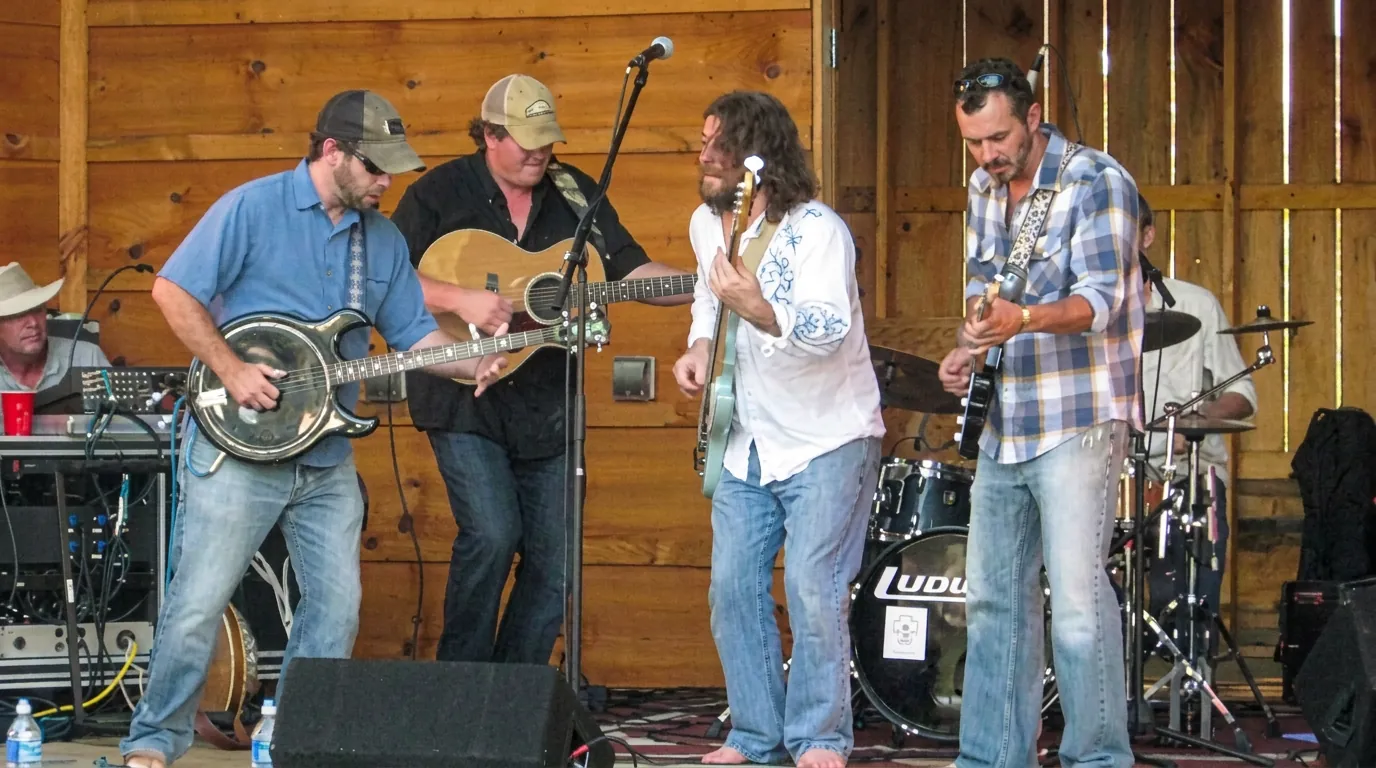 Musicians with banjo and guitars performing on the wooden stage